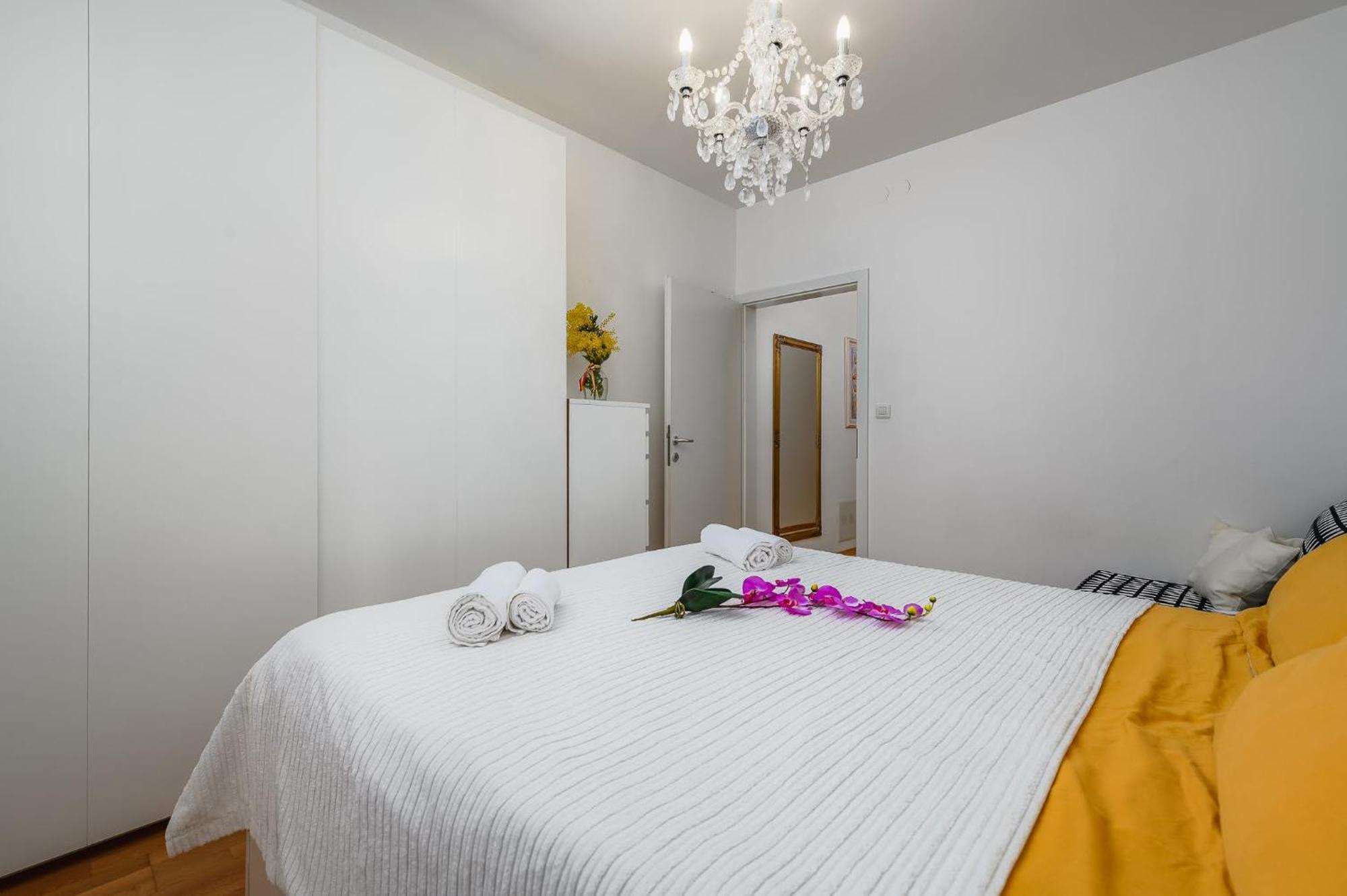 Aureo Apartment Pula Center Eksteriør billede
