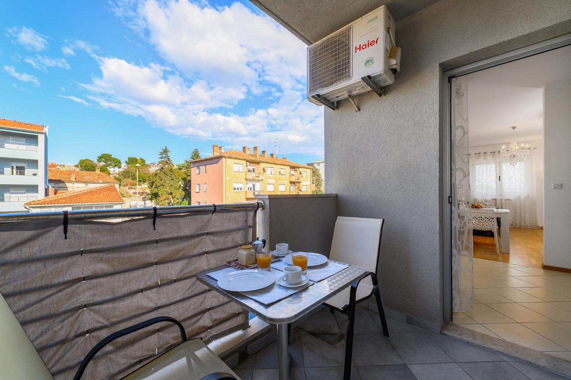 Aureo Apartment Pula Center Eksteriør billede