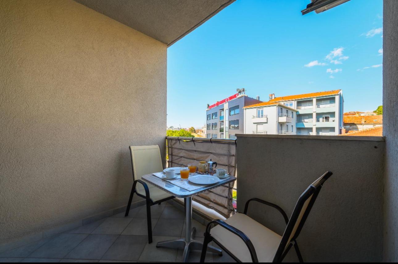 Aureo Apartment Pula Center Eksteriør billede