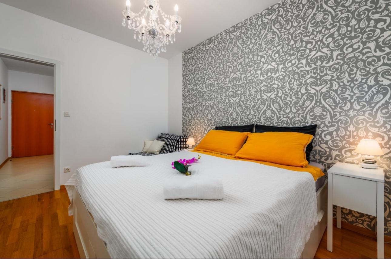 Aureo Apartment Pula Center Eksteriør billede
