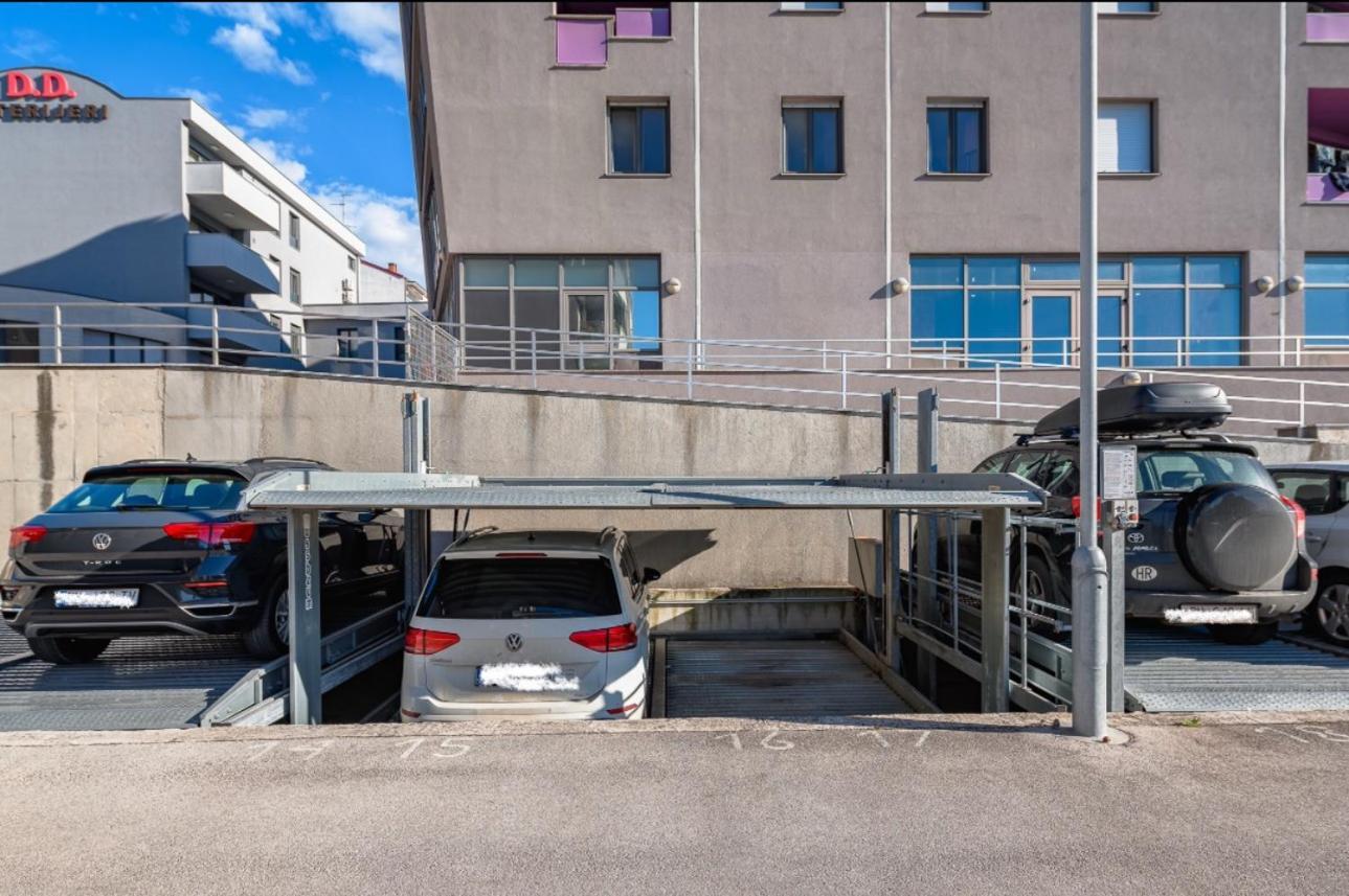 Aureo Apartment Pula Center Eksteriør billede