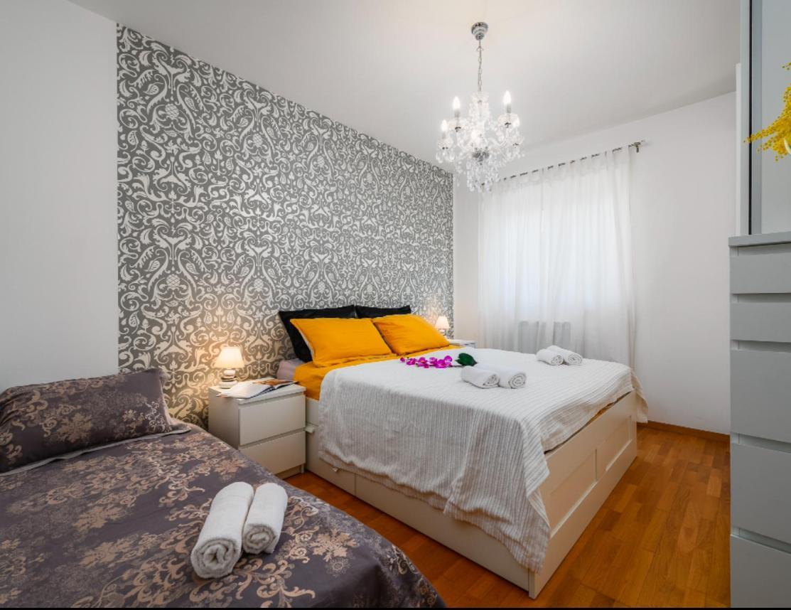 Aureo Apartment Pula Center Eksteriør billede